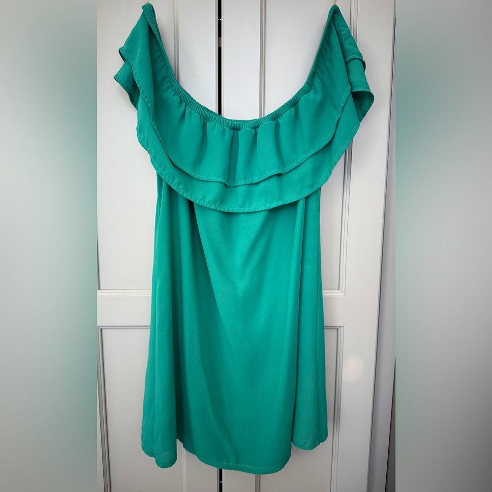 Off the shoulder ruffled green dress S